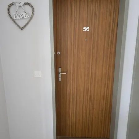 Apollo 56 - Neu Renovierte شقة لوكباد